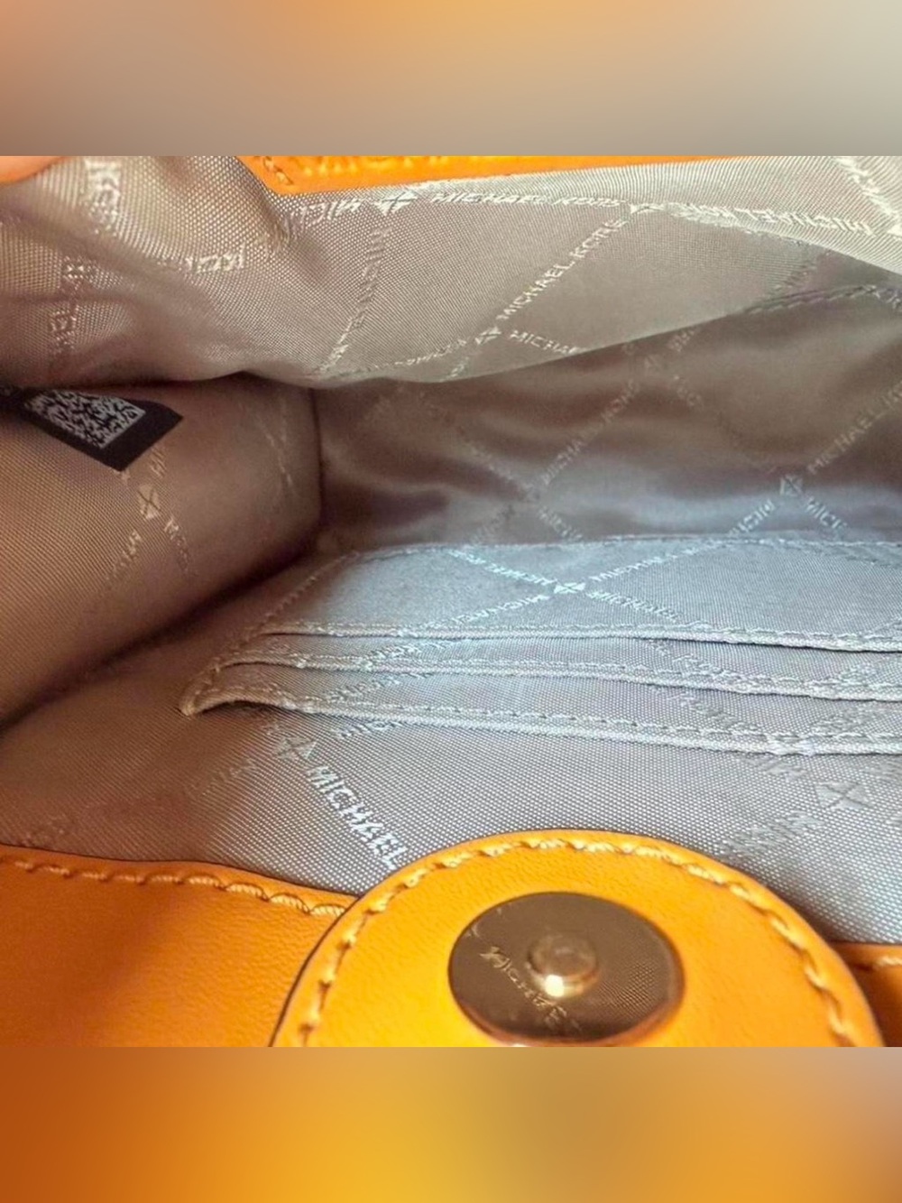 Michael Kors✨🧡💛 Orange Signature Mini Tote Bag - Picture 5 of 6